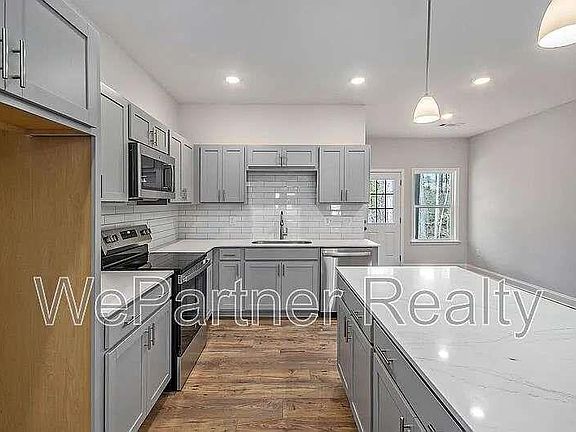 4th image of 136 Crest Pointe