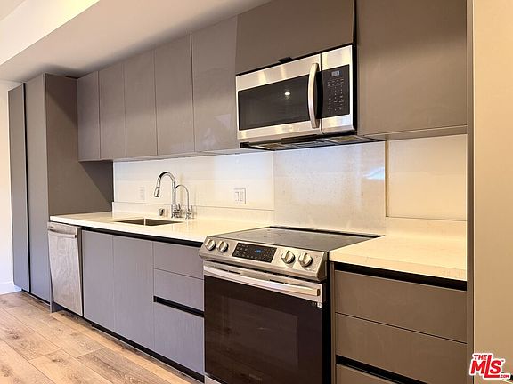 5th image of 919 S Harvard Blvd APT 101