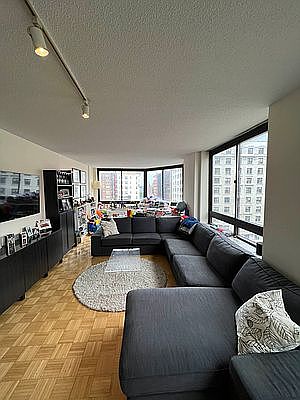 3rd image of 225 W 83rd St APT 10