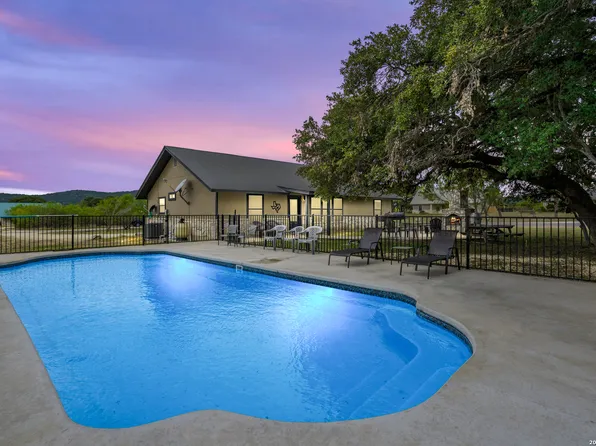 19 Wisteria Way, ConCan, TX 78838