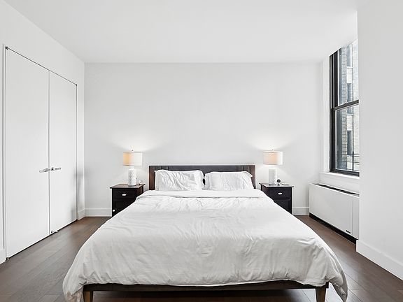 5th image of 25 Broad St APT 20E