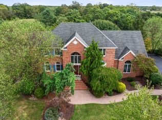 20 Horseshoe Dr, Hillsborough, NJ 08844