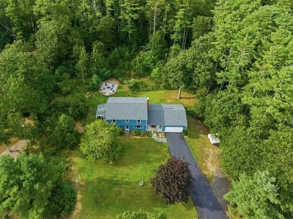 33 Woodland Rd, Rochester, MA 02770