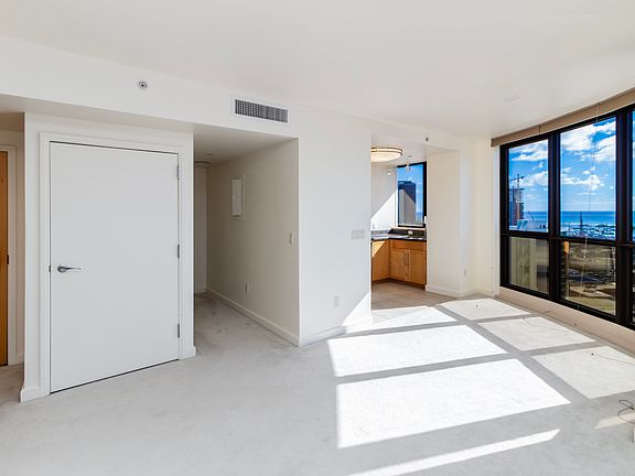 3rd image of 600 Queen St APT 2110
