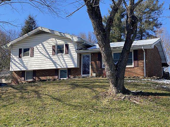 3rd image of 10 Madison Ct