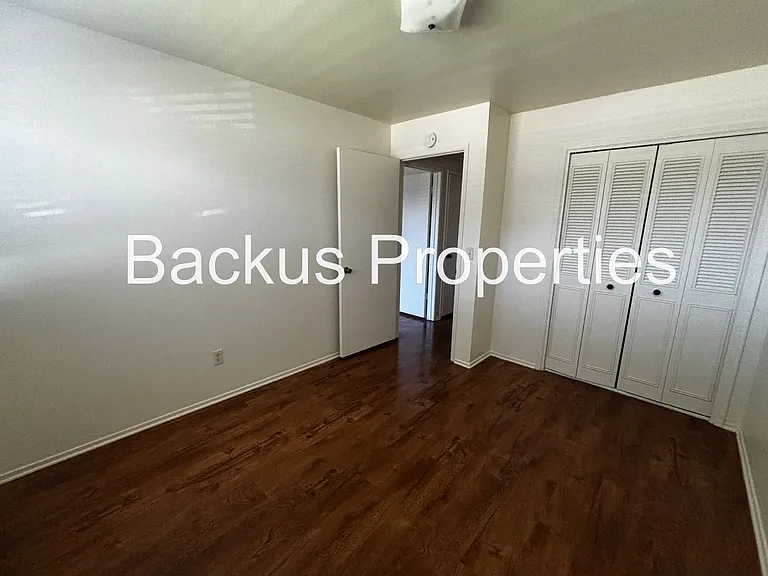 Iverson St 940 — Photo 11