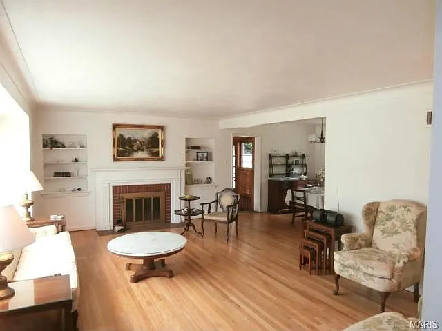 360 Tulip Dr photo 1