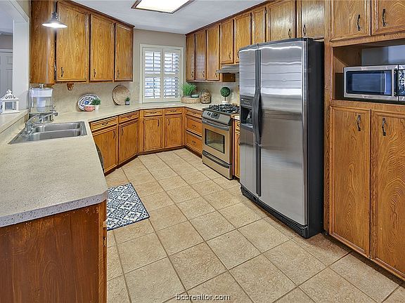 5th image of 2801 Manzano Ct