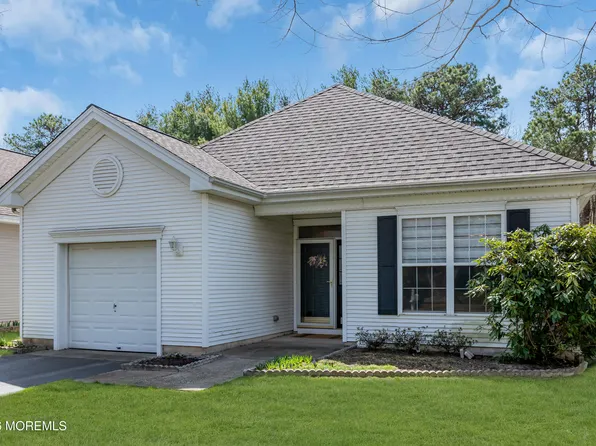 8 April Springs Court, Lakewood, NJ 08701