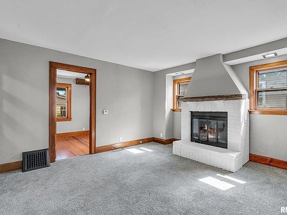 5th image of 2231 N Division St