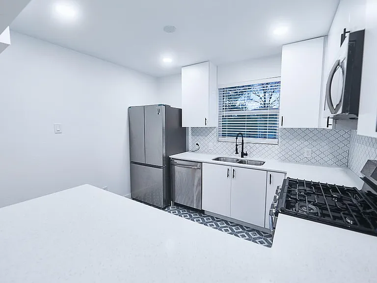 3300 Tom Green St #6 — Photo 7