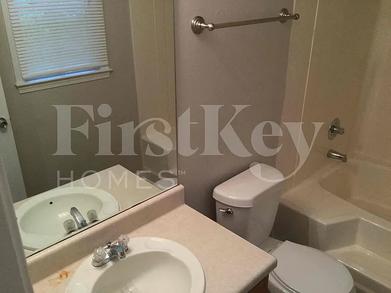 1775 Independence Dr — Photo 7