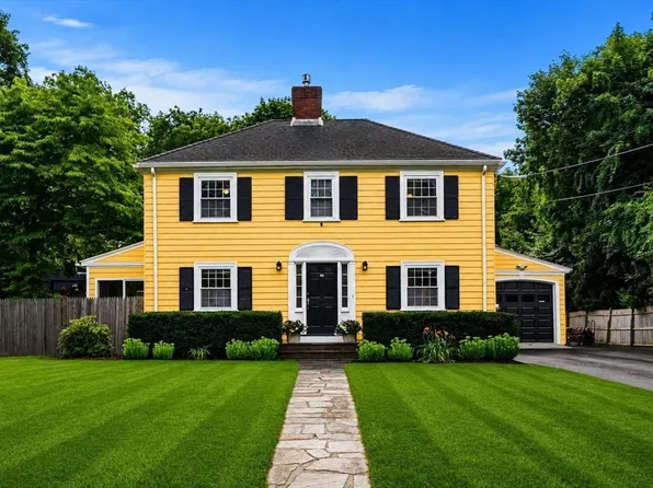 95 High St, Andover, MA 01810