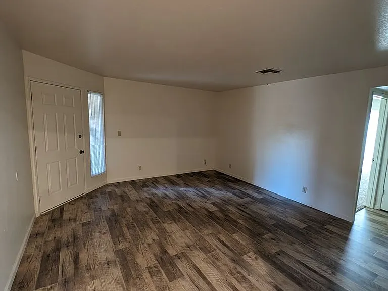 837 & 843 Lake Blvd #833-847 — Photo 2
