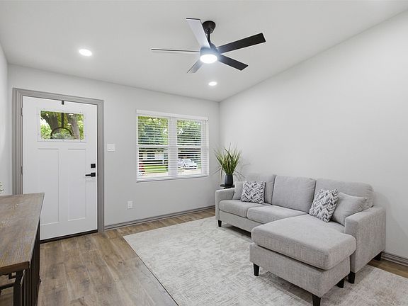 4th image of 513 Hardy Dr