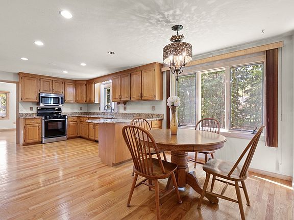 3rd image of 109 Hampton Rd