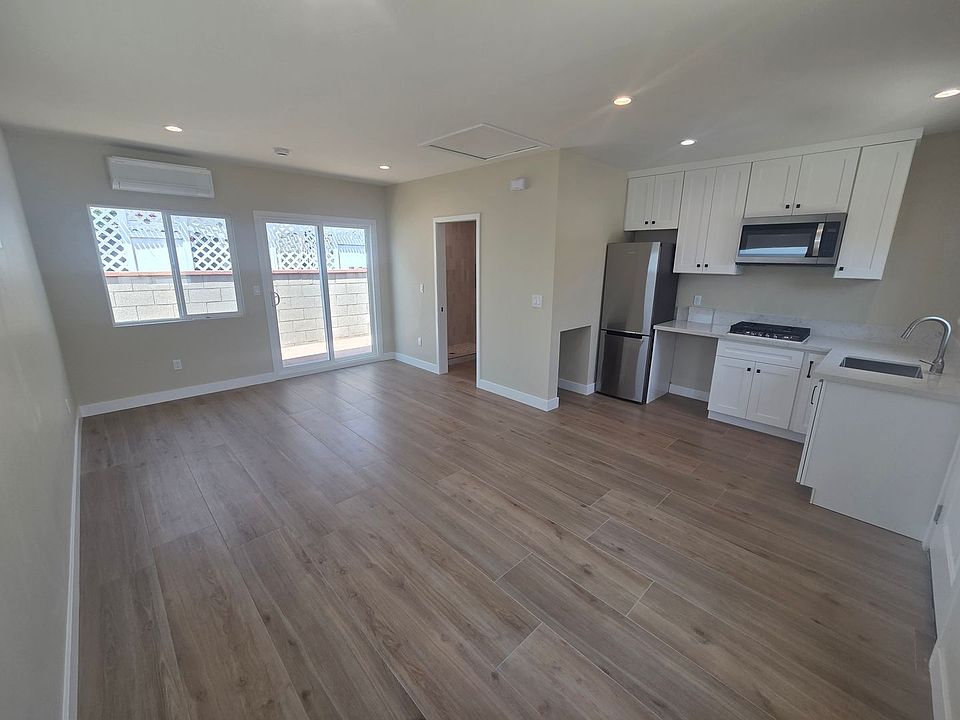 1st image of 257 E Edna Pl