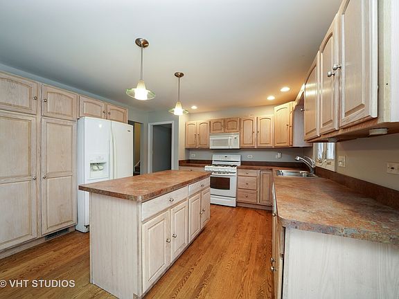 4th image of 22W416 Teakwood Dr