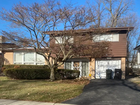 3910 White Cloud Dr, Skokie, IL 60076