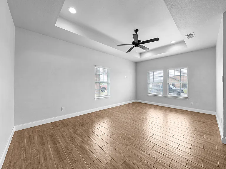 4810 Jefferson St — Photo 13