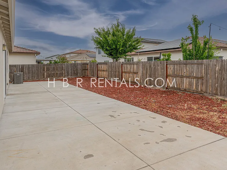 1912 Medford Ave — Photo 31