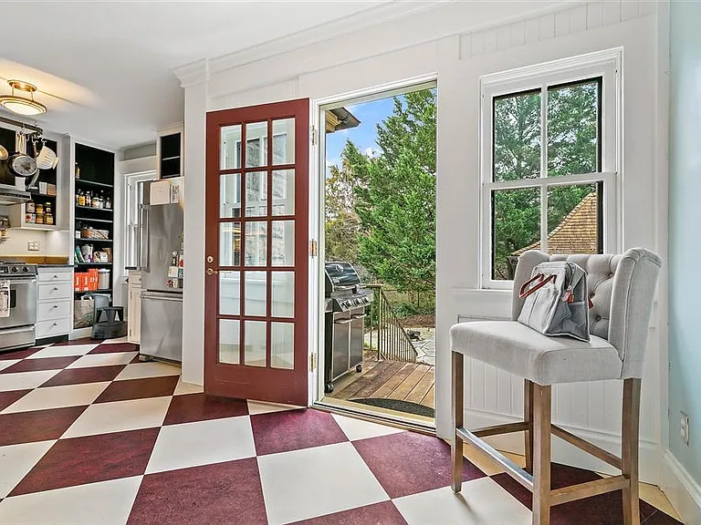 512 Lexington Ave — Photo 17