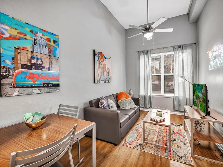 The Quarters Nueces House (Student Housing - Rent by the Bed) — Photo 63