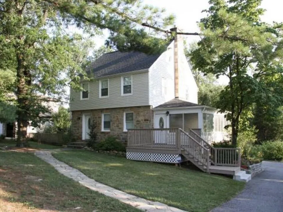 403 Greenwood Rd