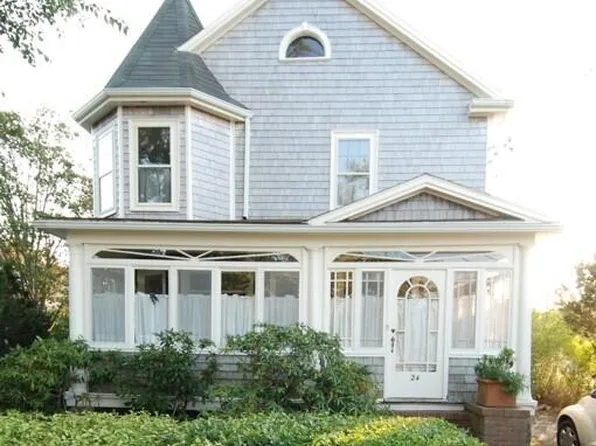 24 Winslow Street, Provincetown, MA 02657