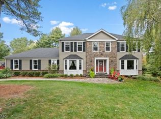 1 Whitebridge Rd, Pittstown, NJ 08867