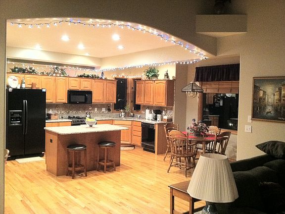Recent kitchen w granite