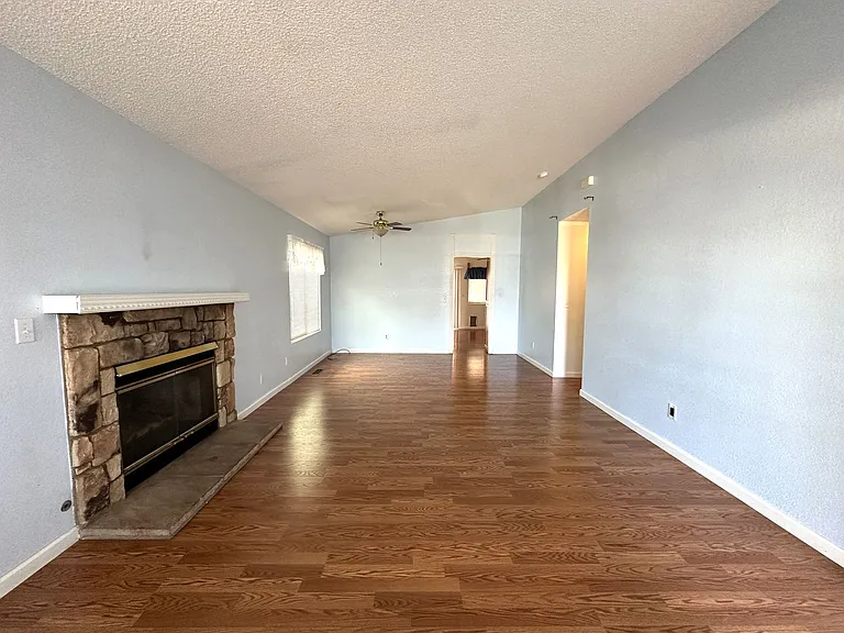 1213 Lawton Ct — Photo 5