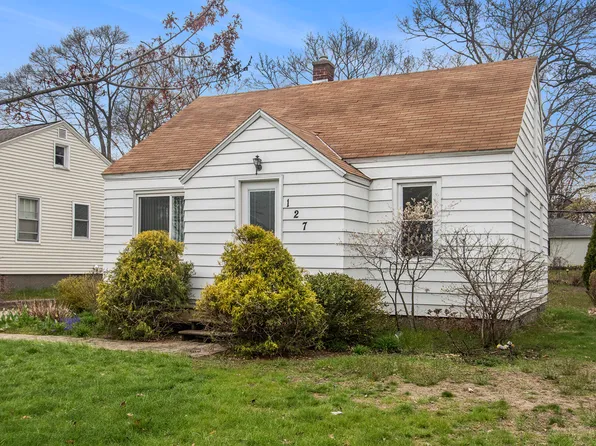127 Vanderveen Ave, Holland, MI 49424