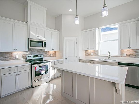 3rd image of 4009 S Rodman Ln S