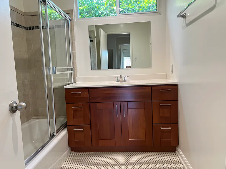 1317 Lucile Ave #7 — Photo 14