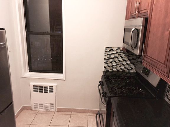 5th image of 13915 83rd Ave APT 324