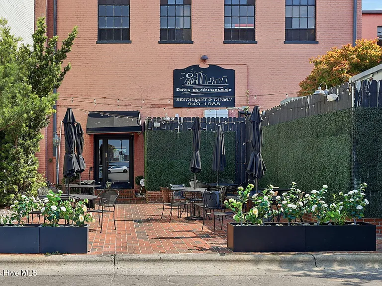 122 S Market St #1 — Photo 32