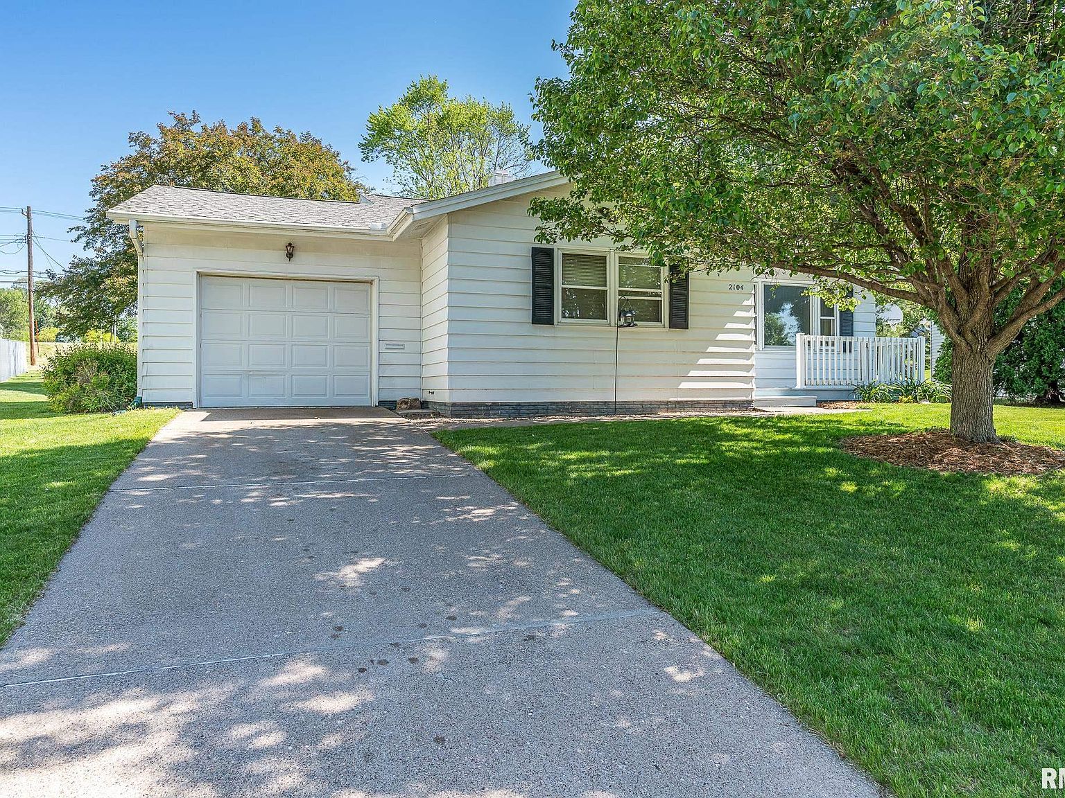 2104 W 38th Pl, Davenport, IA 52806 Zillow