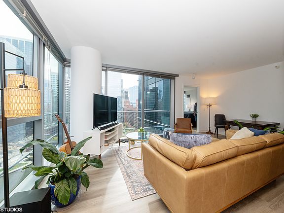 4th image of 350 N Orleans St #2004