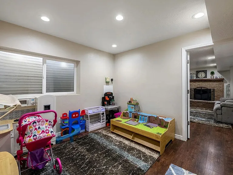 1553 E Huckleberry Cir — Photo 24