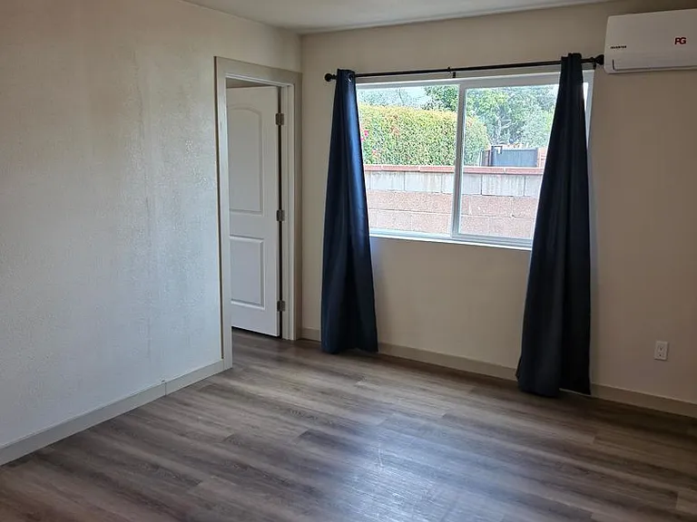 1805 Saint James Pl — Photo 5
