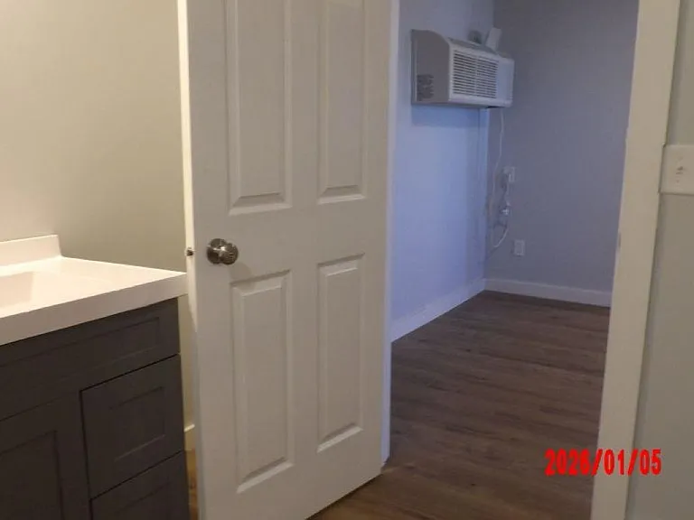 1211 E 4th St #26 — Photo 10