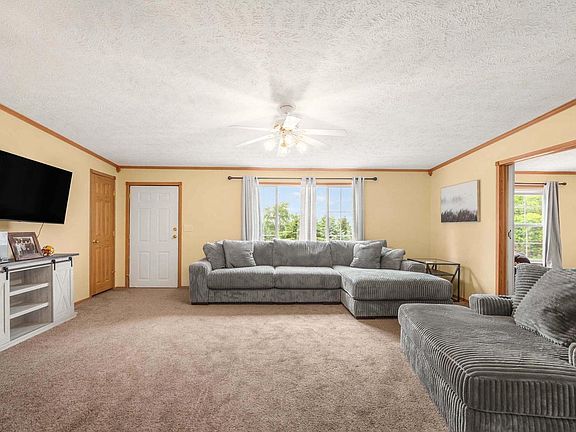 3rd image of 1757 Cedarview DRIVE