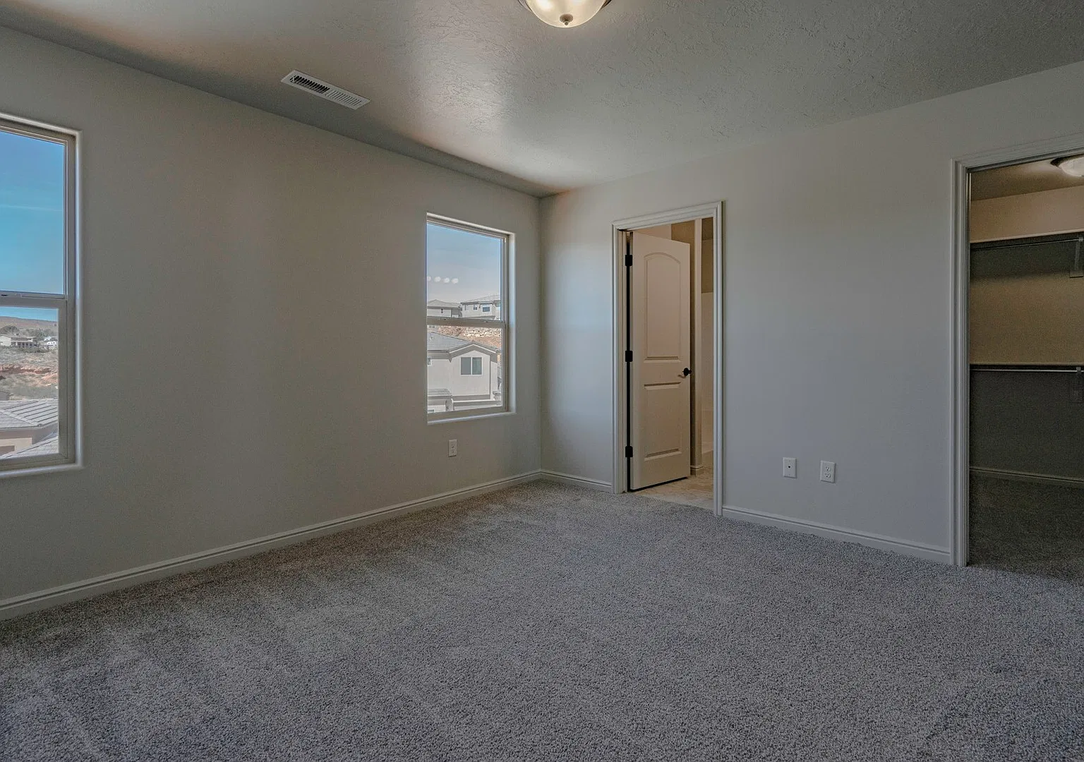 370 W Buena Vista Blvd — Photo 3