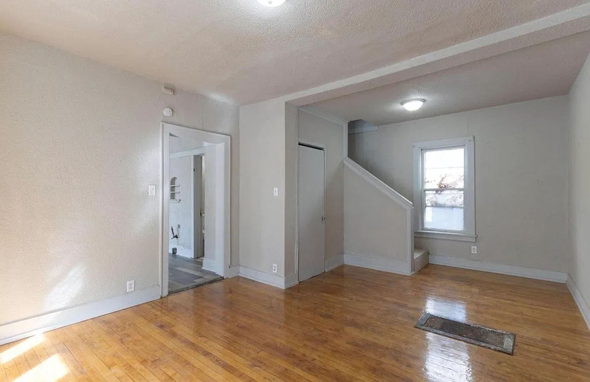 4 bed, 1176 sqft, $1,595 — Photo 2