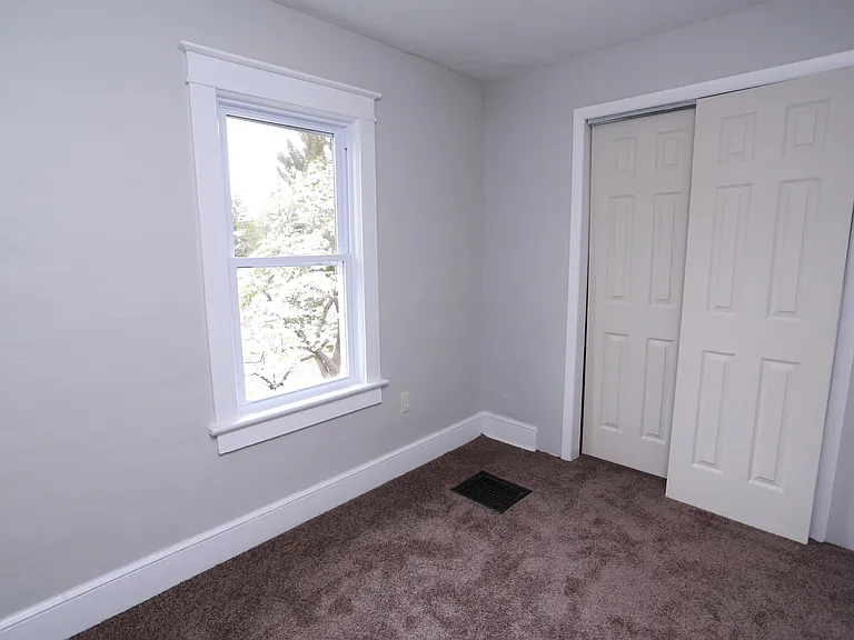 402 N 8th St — Photo 5