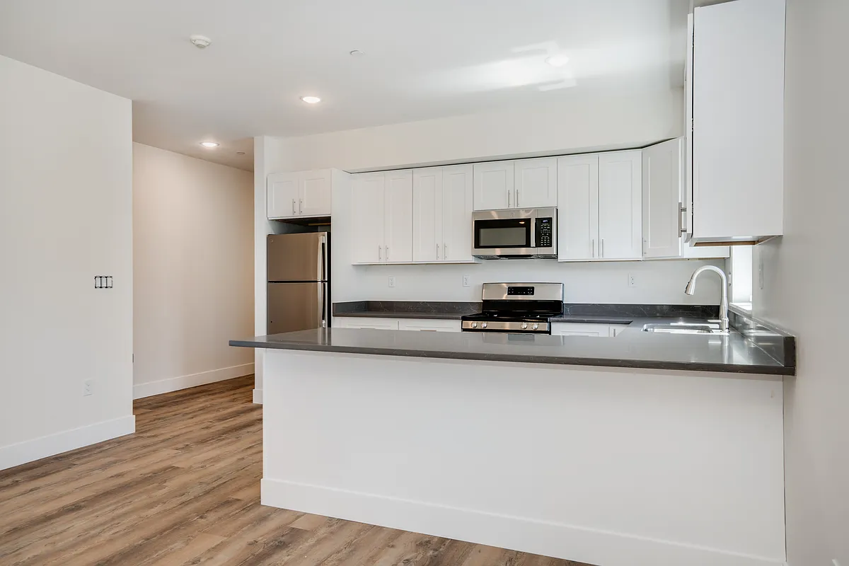 Building Photo - 388 Carroll Ave #1
