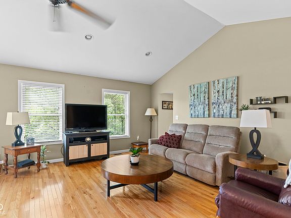 5th image of 594 E Harrod Rd