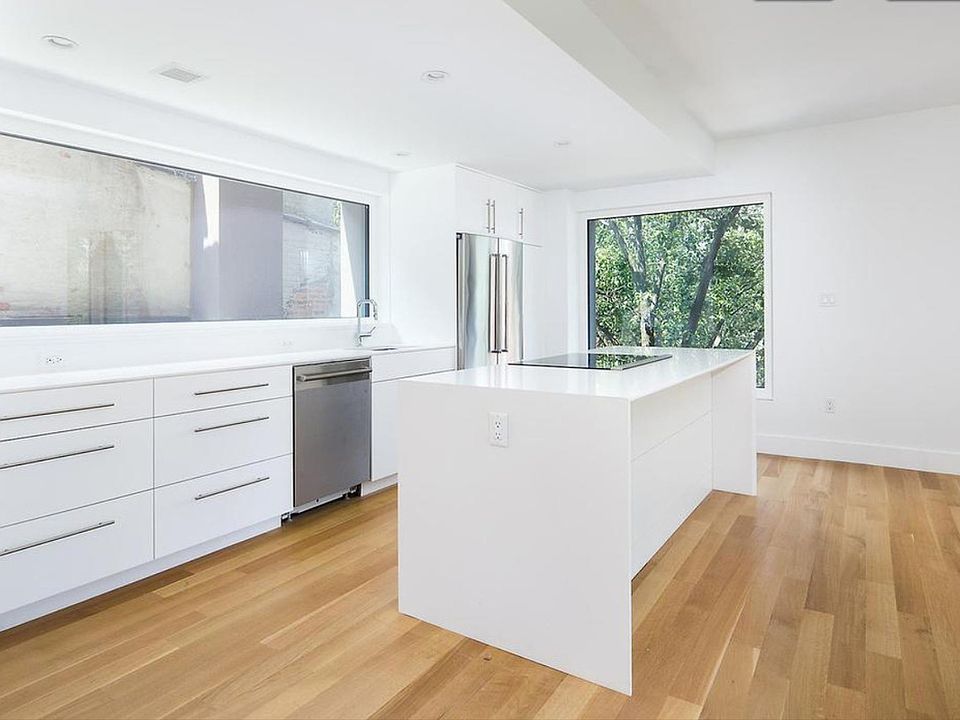 1st image of 213 Columbia St APT 3A