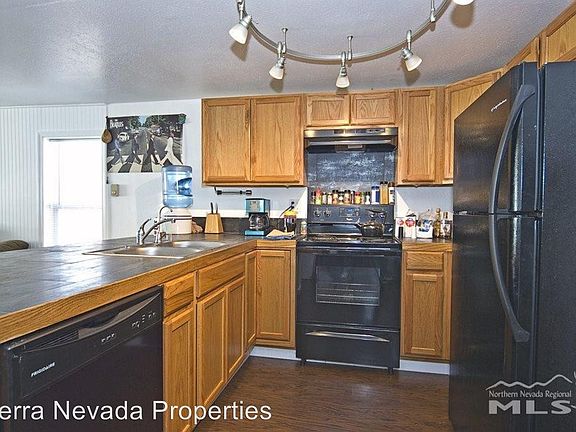 3rd image of 422 1/2 11th St #422-1/2